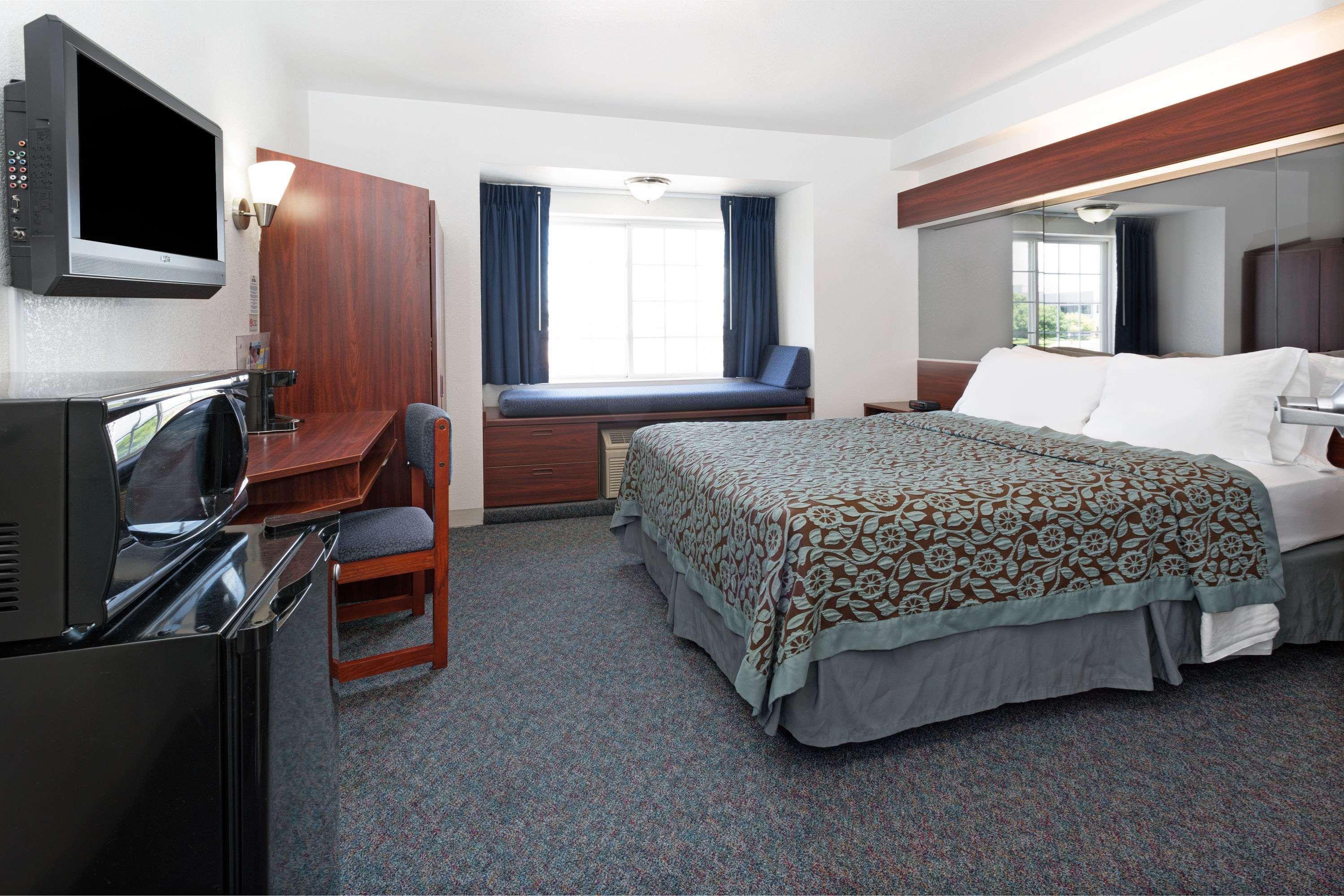 Days Inn & Suites By Wyndham Greeley Ngoại thất bức ảnh