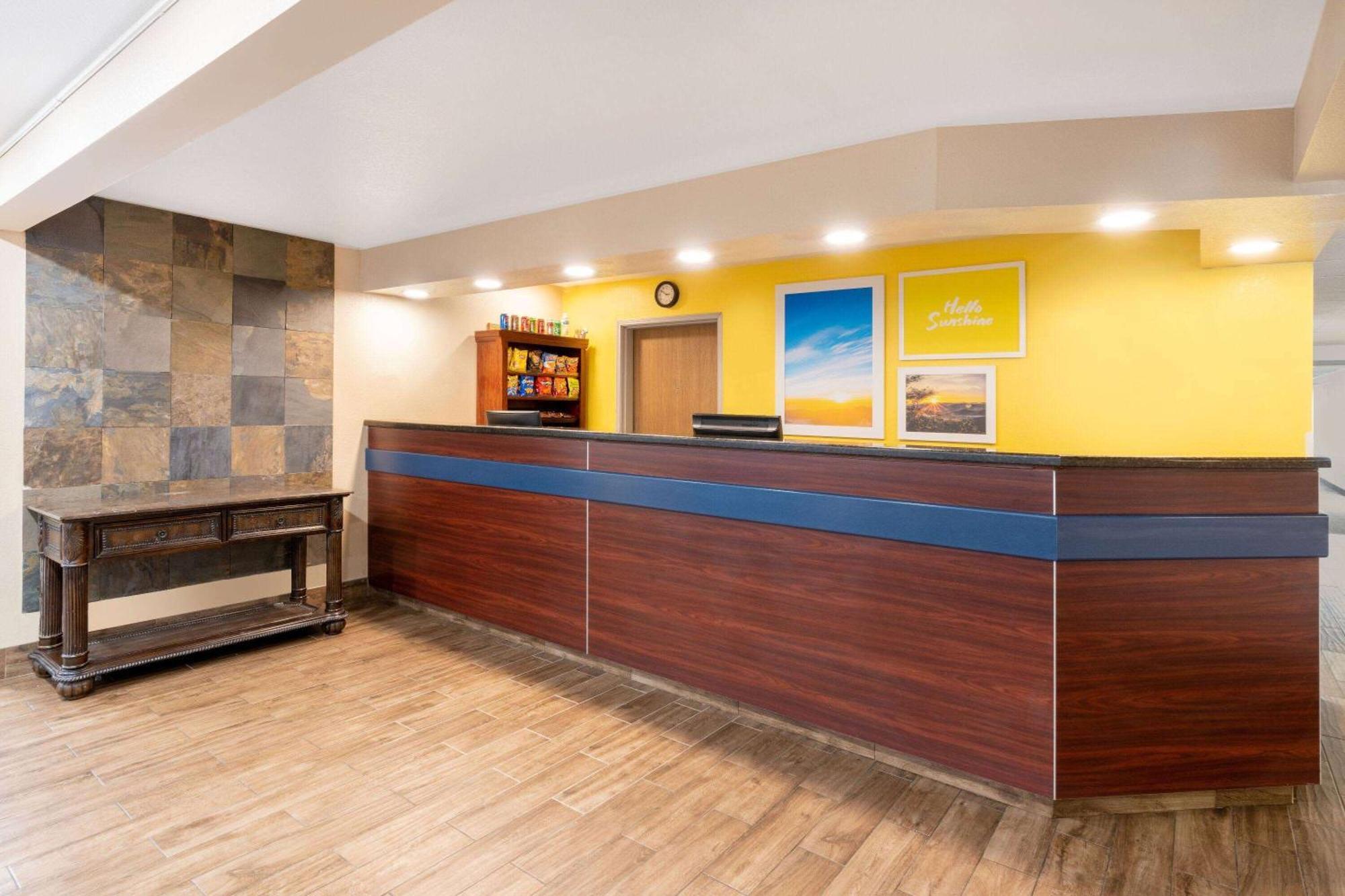 Days Inn & Suites By Wyndham Greeley Ngoại thất bức ảnh
