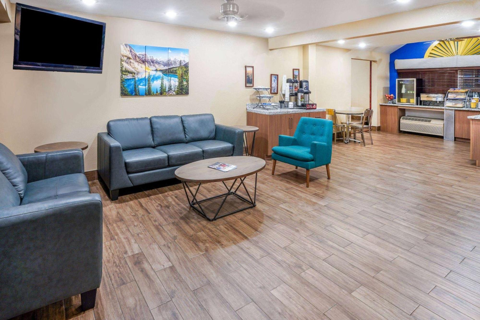 Days Inn & Suites By Wyndham Greeley Ngoại thất bức ảnh