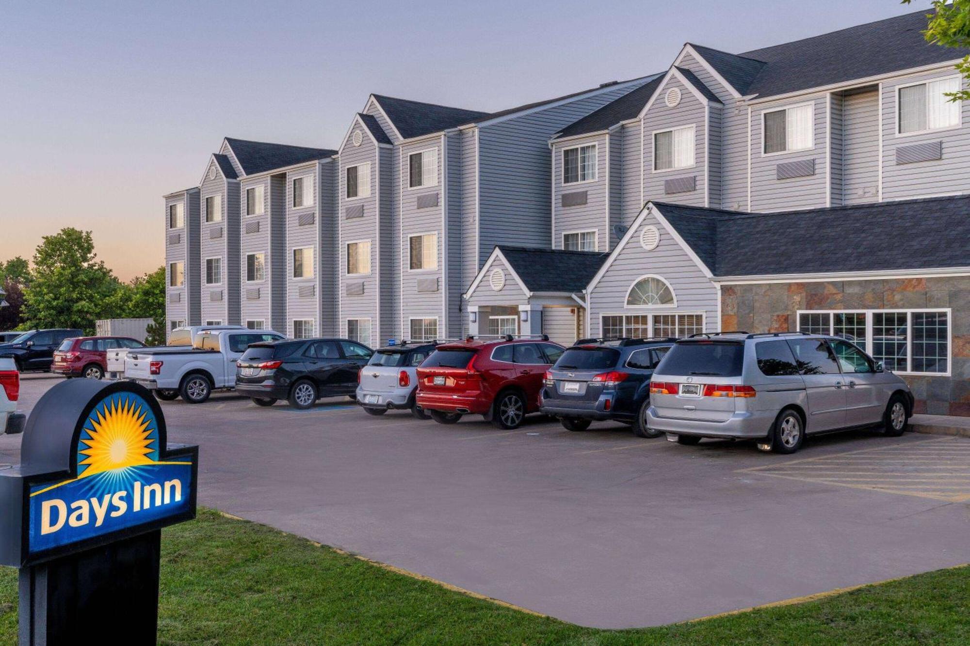 Days Inn & Suites By Wyndham Greeley Ngoại thất bức ảnh