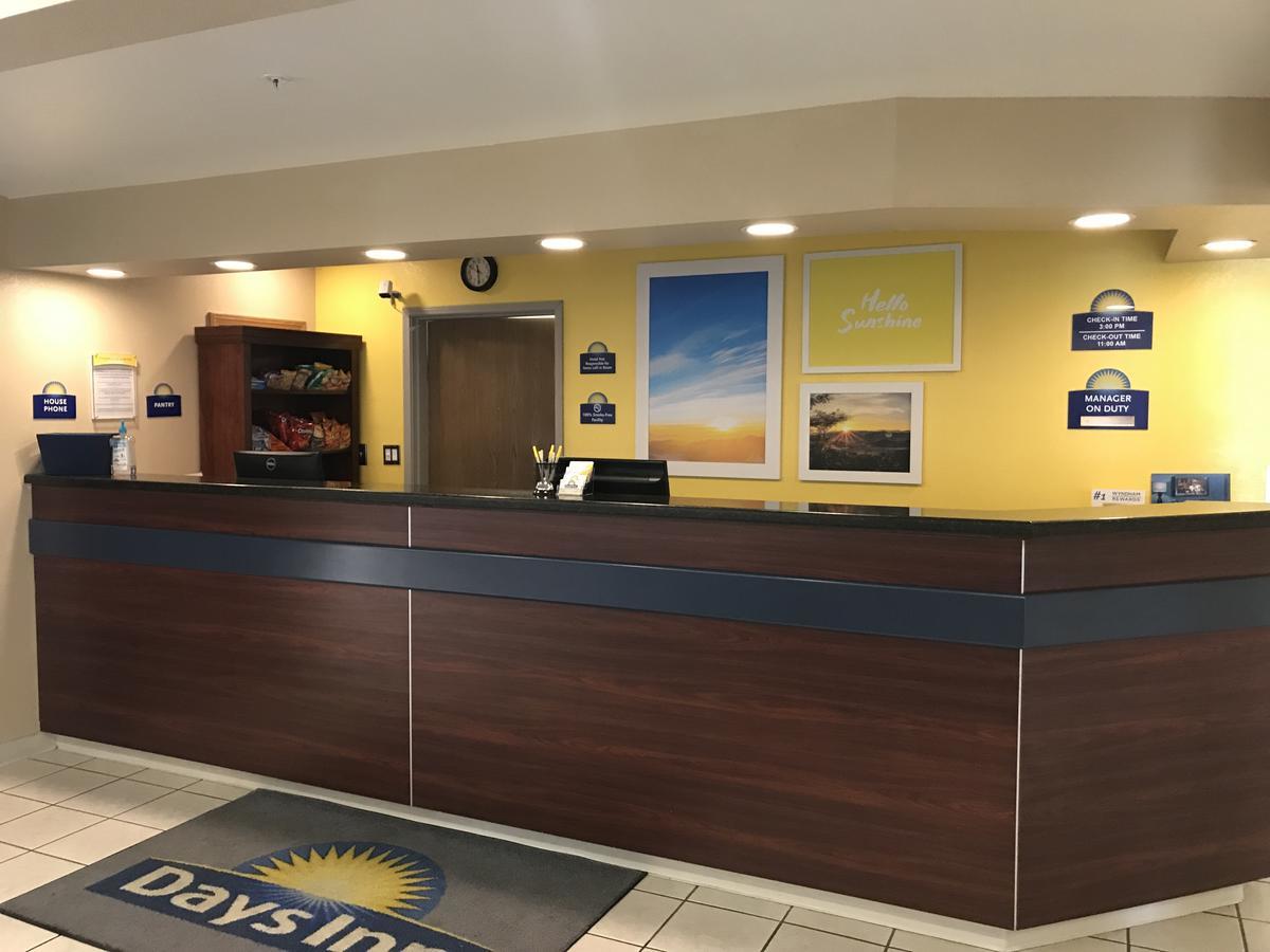 Days Inn & Suites By Wyndham Greeley Ngoại thất bức ảnh